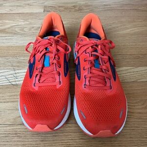Like new! BROOKS Adrenaline running shoes Mens size 13
